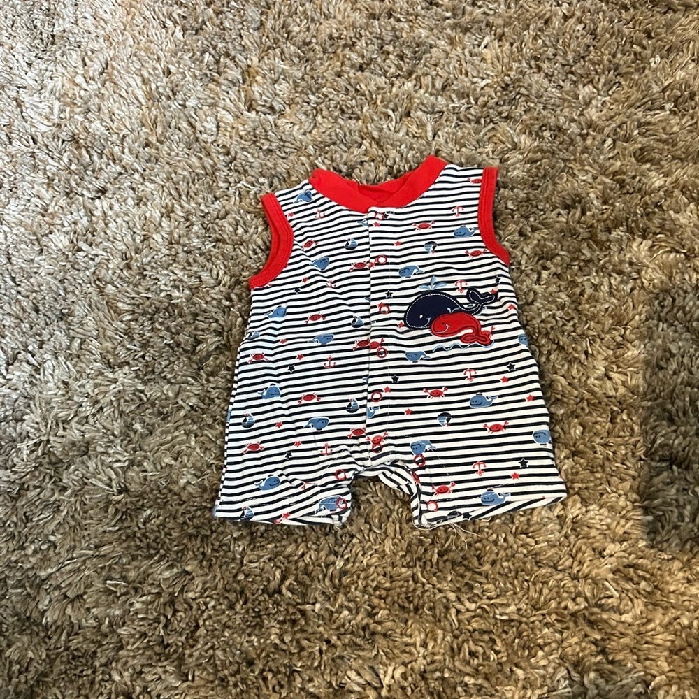 Quacker Jack‎ crab and whale outfit